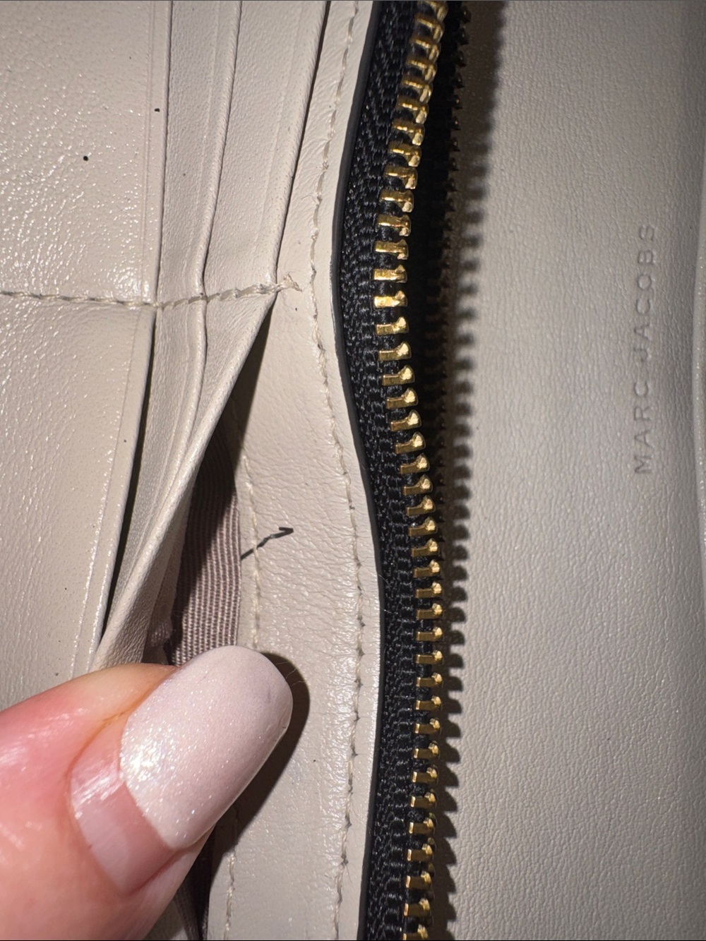 Marc Jacobs Cream Textured Leather Zip Wallet with Gold Hardware - Picture 8 of 16